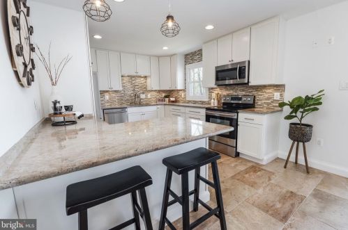 13333 Millwood Dr, Woodbridge VA  22191-1928 exterior