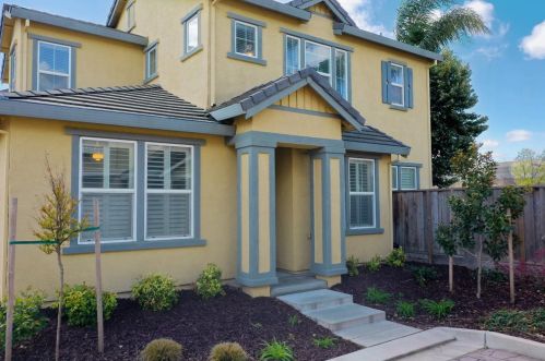 2500 Cottage Pointe Dr, Riverbank, CA 95367-9479
