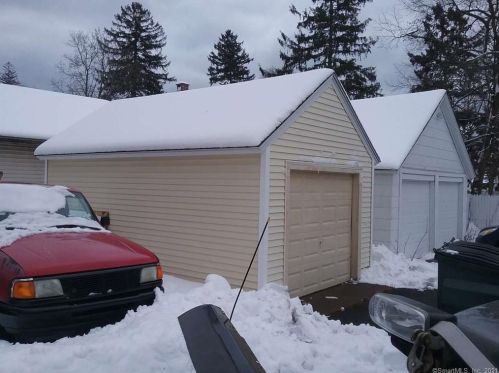 61 New St, Manchester, CT 06040-5076