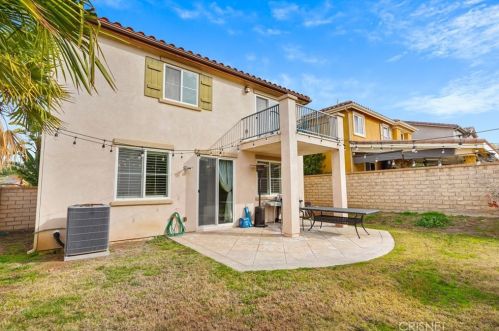 19920 Holly Dr, Santa Clarita CA  91350-3698 exterior