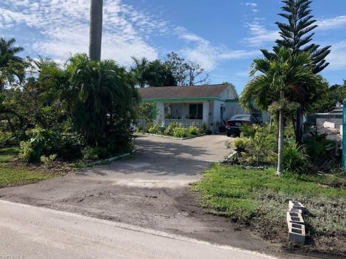 1238 14th Ave, Naples, FL 34102-5250