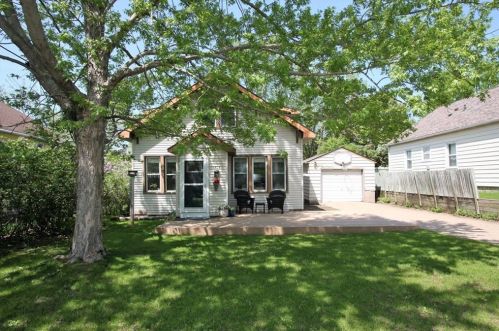 1504 Woodland Ave, Eau Claire, WI 54701-4156
