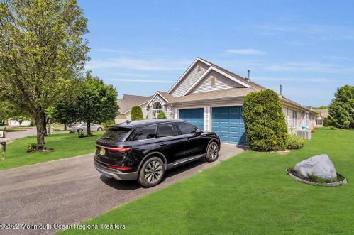 26 Casco Ct, Lakewood NJ  08701-5779 exterior