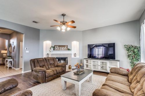 109 Toma Hawk Dr, Greenville TX 75402-2802 exterior