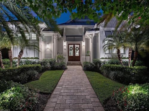 755 Central Ave, Naples, FL 34102-6028