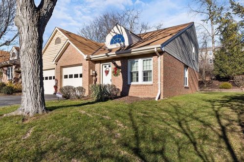 50 Hennig Dr, Pittsburgh, PA 15236-1524