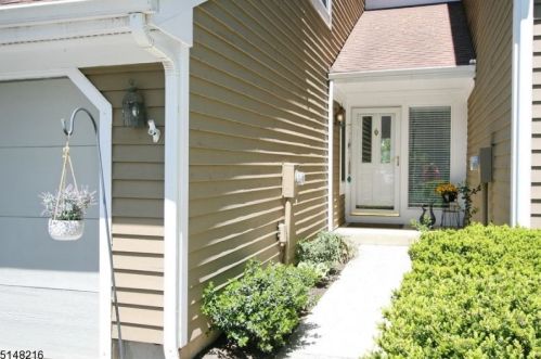 33 Stone Run Rd, Bedminster, NJ 07921-1705