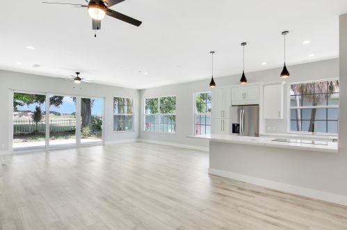 975 Bear Island Cir, West Palm Beach FL  33409-2062 exterior