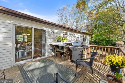 16309 Poplar Hill Rd, Haymarket VA  20169-2101 exterior