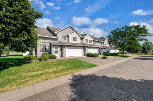 2450 Yellowstone Dr, Hastings, MN 55033-3756