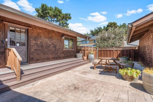 45465 Caspar Dr, Mendocino CA  95460-9727 exterior