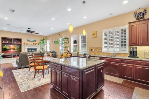 662 Canterbury Cir, Vacaville CA  95687-8225 exterior