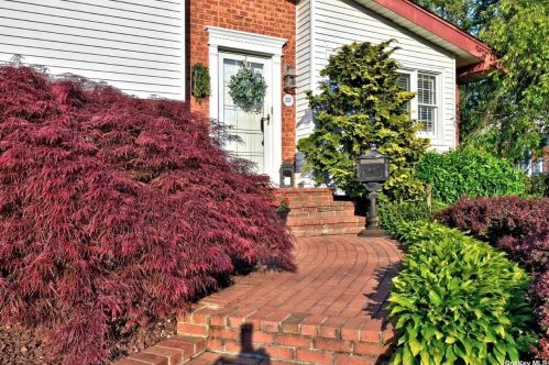 253 23rd St, Deer Park, NY 11729-5816