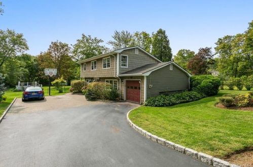 291 Ravencrest Rd, Yorktown Hgts, NY 10598-2630
