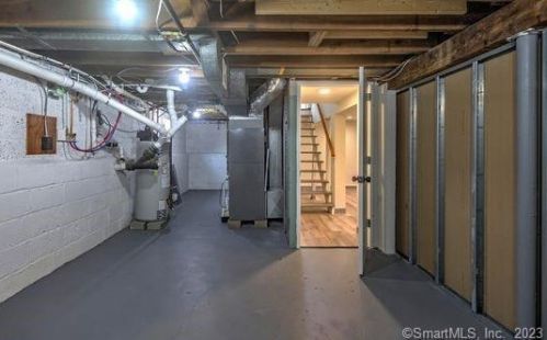 242 Meadowside Rd, Milford CT  06460-4528 exterior