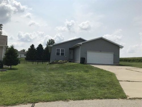 5685 Summerland Dr, Waterloo, IA 50701-9597
