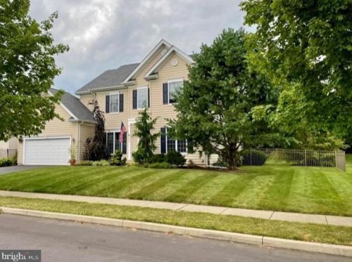 2379 Silvano Dr, Macungie, PA 18062-8659