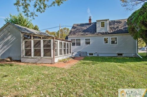 61 Plymouth Dr, Iselin NJ  08830-1344 exterior