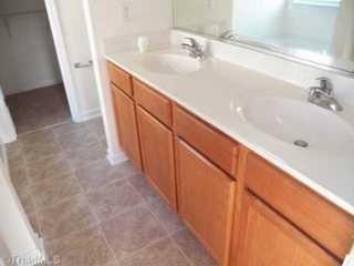 953 Peachtree Meadows Cir, Kernersville NC  27284-9056 exterior
