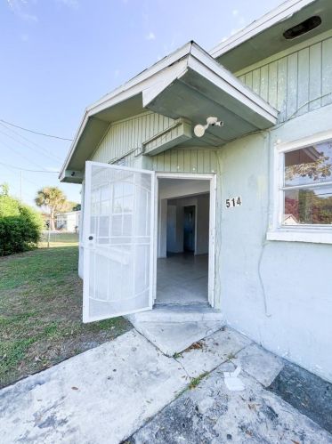512 17th St, Fort Pierce, FL 34950-7933