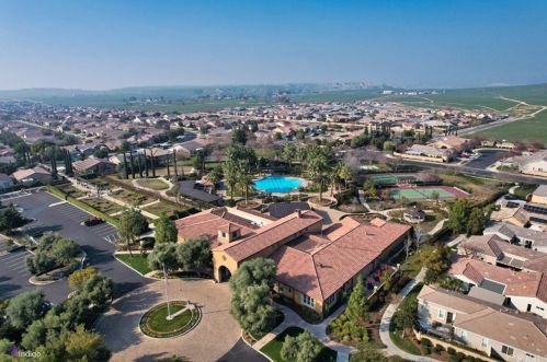 6019 Dubois Pl, Bakersfield CA  93306-7590 exterior