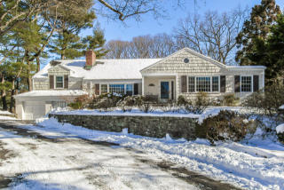 22 Winged Foot Dr, Larchmont, NY 10538-1133