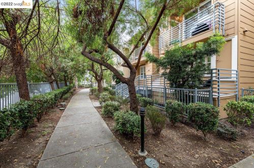 1580 Chandler St, Oakland, CA 94603-3883