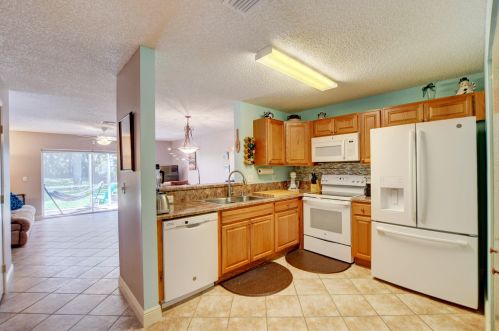 9882 Kamena Cir, Boynton Beach, FL 33436-3960