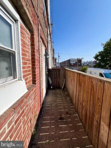 6810 Guyer Ave, Philadelphia PA 19142-2518 exterior