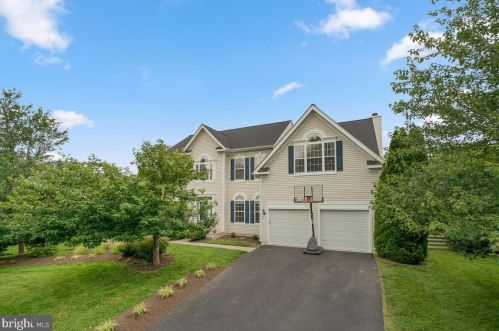 17213 Magic Mountain Dr, Round Hill, VA 20141-4404