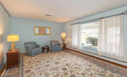 5 Sigtim Dr, West Paterson, NJ 07424-2422
