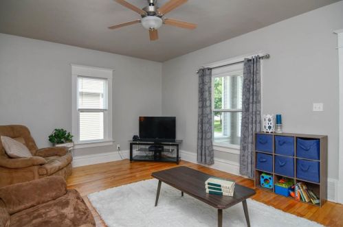 925 Howard St, Green Bay, WI 54303-1757