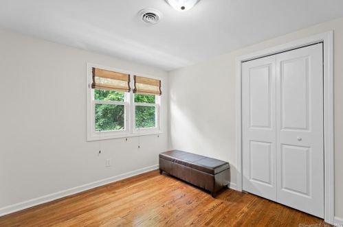 9 Lamplight Dr, Kensington CT  06037-1805 exterior