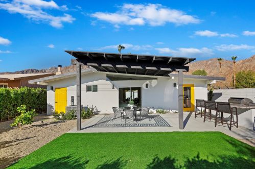 52152 Avenida Alvarado, La Quinta CA  92253-3229 exterior