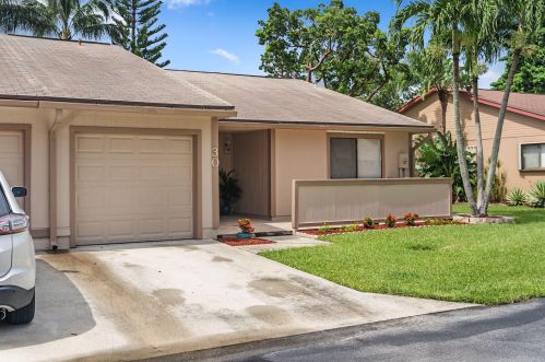 30 Farnworth Dr, Boynton Beach, FL 33426-8121