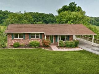 422 Merman Rd, Kingsport, TN 37663-3451