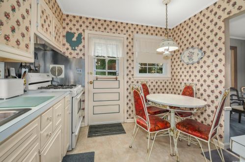 20 Clare Dr, Elwood NY  11731-1324 exterior