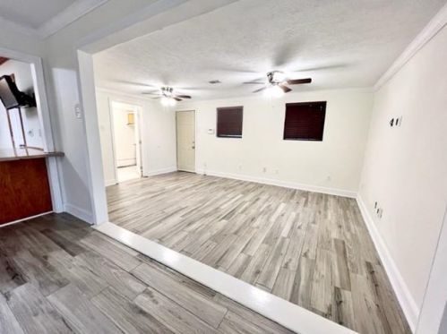 704 13th St, Nederland, TX 77627-4230