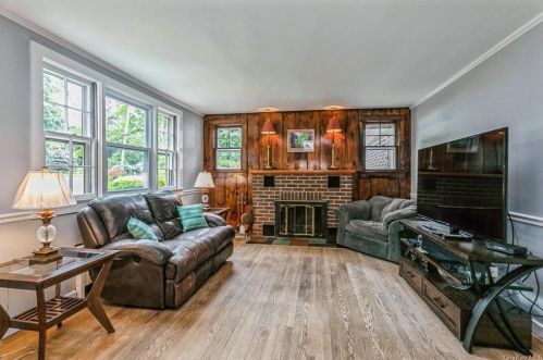 9 Southview St, Pleasantville, NY 10570-3351