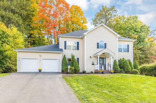 524 Center St, Manchester, CT 06040-3935