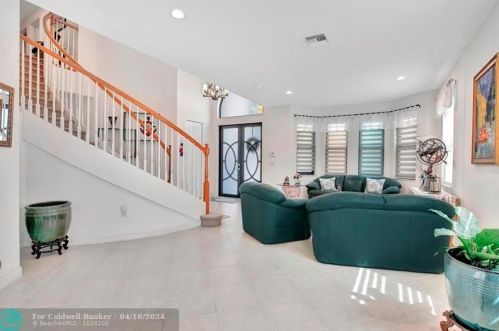 5098 168 Ave, Hollywood FL  33027-4913 exterior