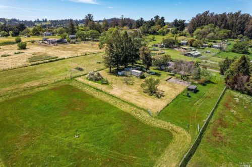 5625 Henning Rd, Sebastopol CA  95472-6332 exterior