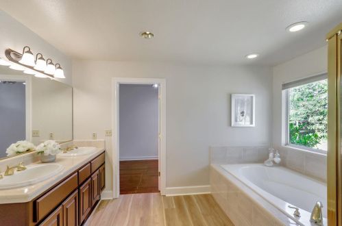 10000 Walter Welsher Ct, Gilroy CA  95020-9704 exterior