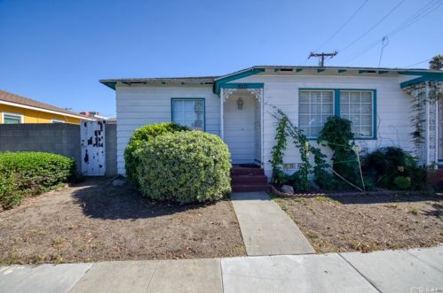 1052 15th St, Long Beach, CA 90813-2102