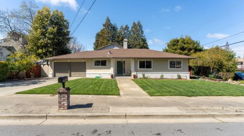 1806 Barton St, Redwood City, CA 94061-4108