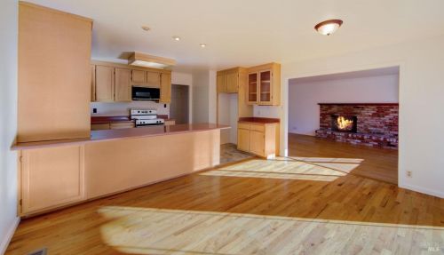 2415 Tamarisk Dr, Santa Rosa CA  95405-8435 exterior