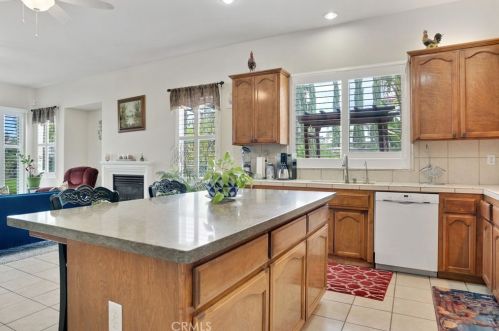 6608 Montagna Dr, Bakersfield CA  93306-7658 exterior