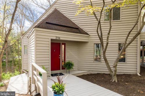 2116 Owls Cove Ln, Herndon, VA 20191-4303
