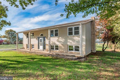 57 Carla Dr, Lees Cross Roads, PA 17257-8220