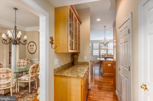 18345 Mid Ocean Pl, Leesburg VA 20176-7451 exterior